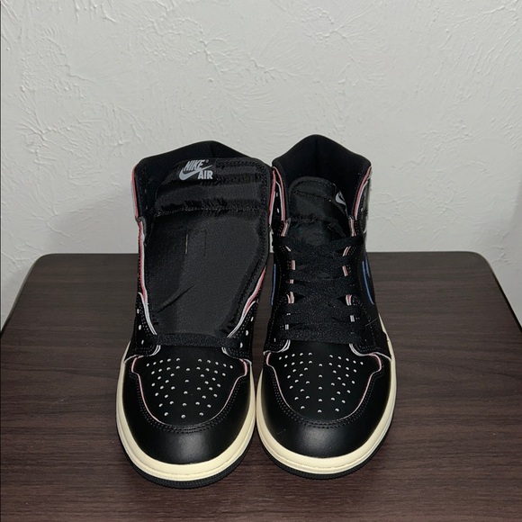 Air Jordan 1 High Retro OG - Picture 3 of 6